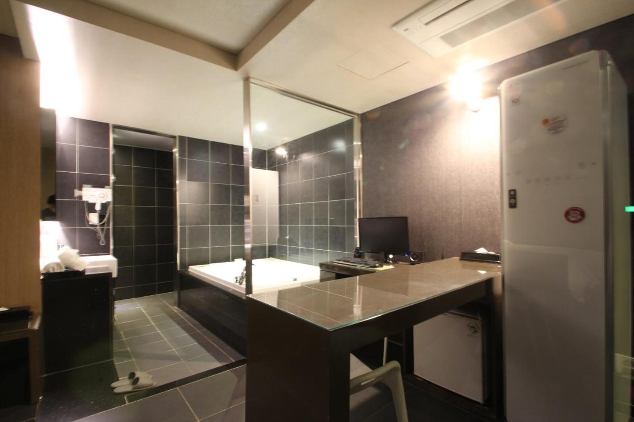 Haeundae Yeoubi Hotel Пусан Екстериор снимка